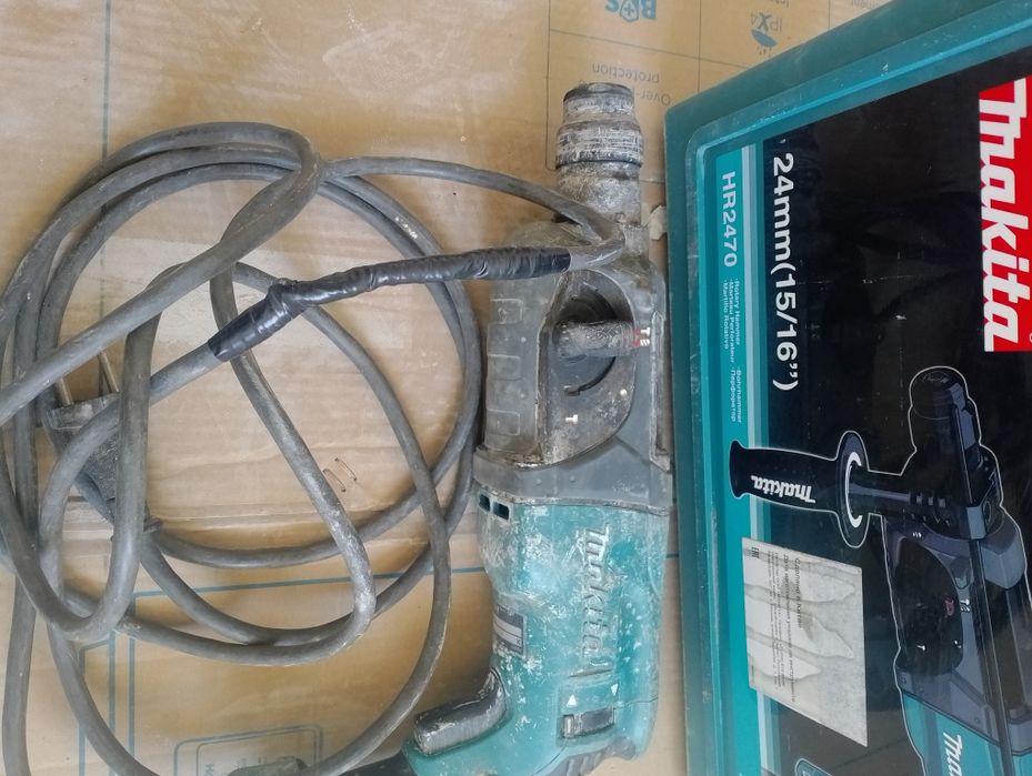 Перфоратор Макита 2470