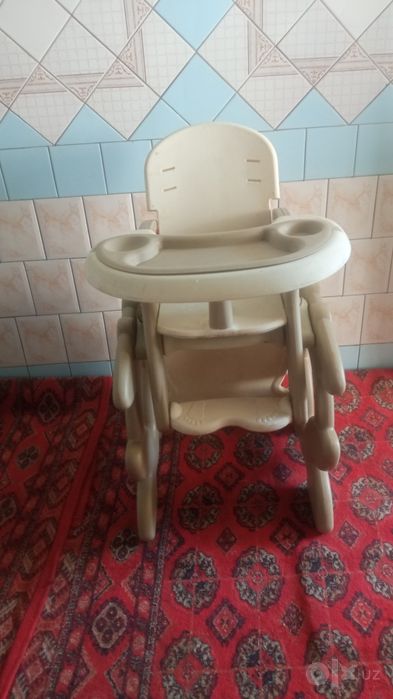 Detskiy stol va parta