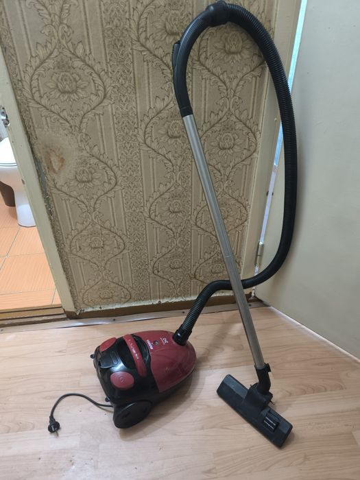 Пылесос Daewoo RC-2200RA 1600W, рабочий