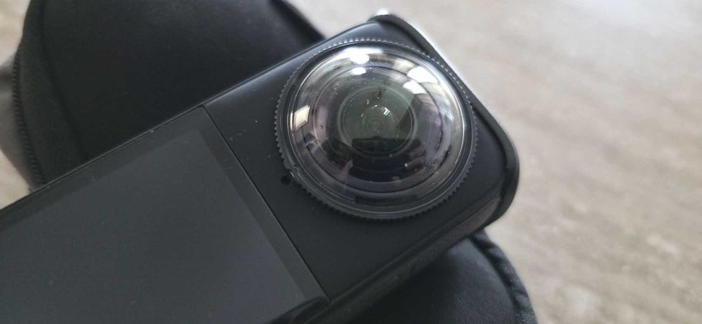 Camera video sport 360 - Insta360 X4 - filmare 8K - cu 2 baterii extra și fast charger
