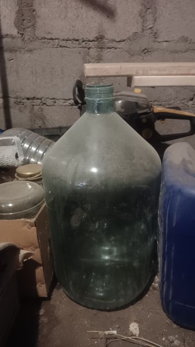 Продам бутыль  20 литров