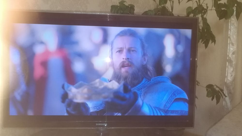 Продам телевизор Samsung. Диагональ 100 см.