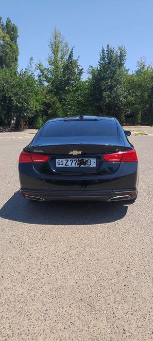 Malibu 2.4 mator, gazi bor, oldi eshikda kraska bor.