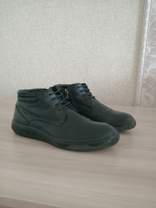 Продам мужские ботинки