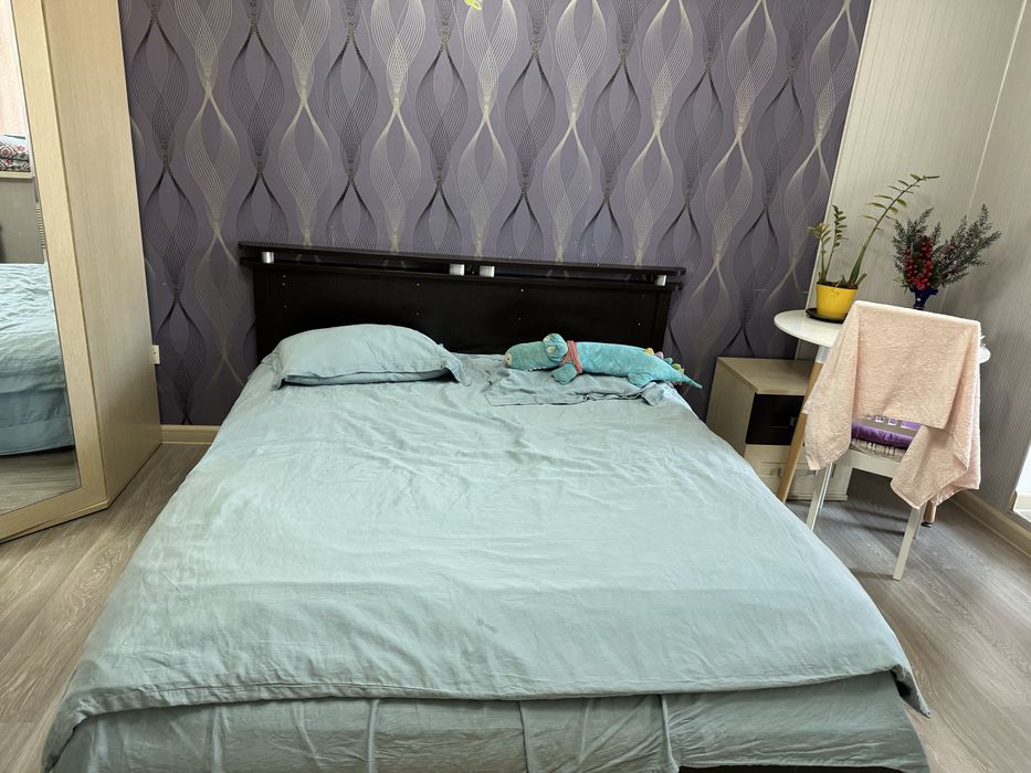 Продам спальный гарнитур