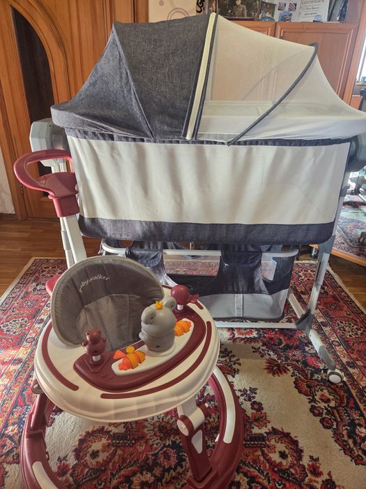 Продам детскую кровать и ходунки