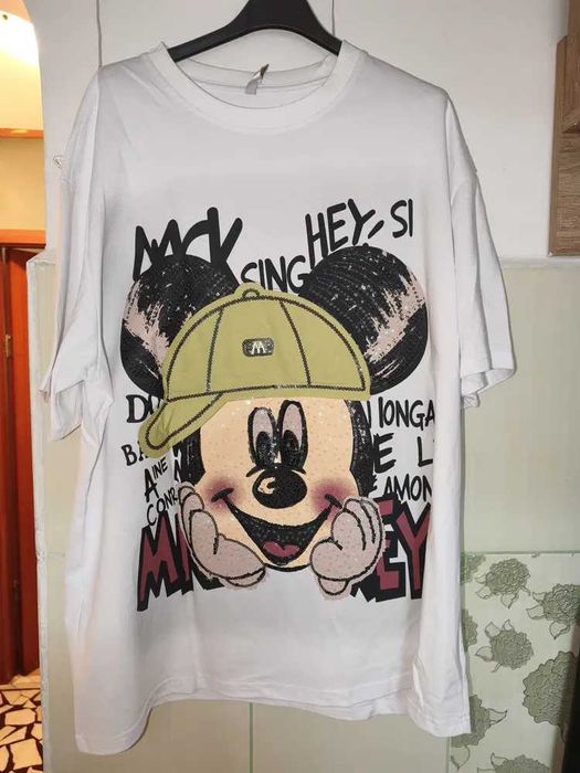 Tricou cu grafica colorata dama