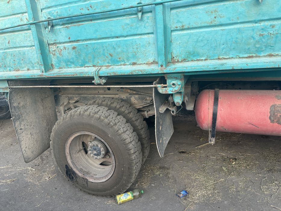 ЗиЛ самосвал жұмыс жасап жүр