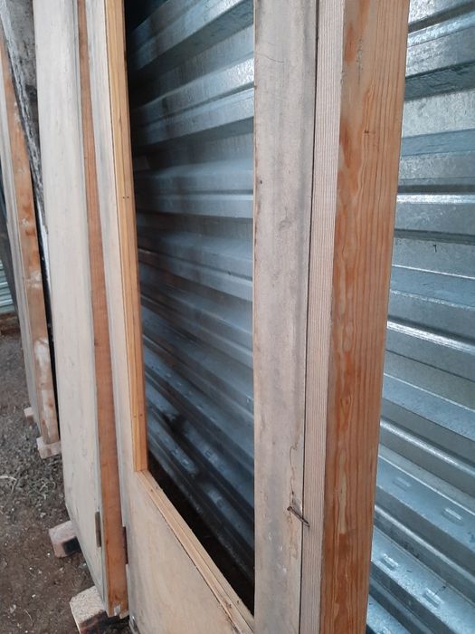 Двери деревянные