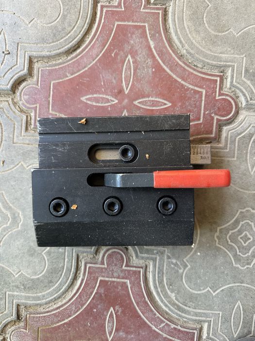 Крепления для пуансона листогиба