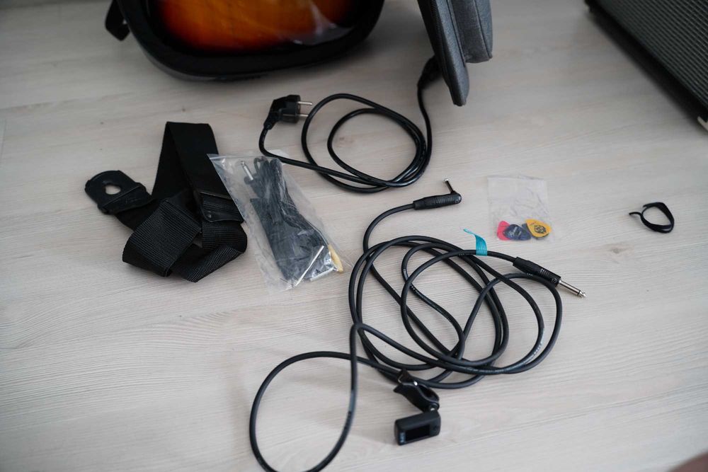 Set complet pentru chitară electrică + amplificator Fender – stare impecabilă