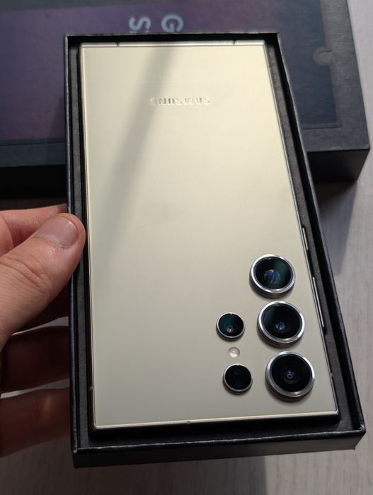 Samsung S24 Ultra 256 gb Ram 12 5G EAC