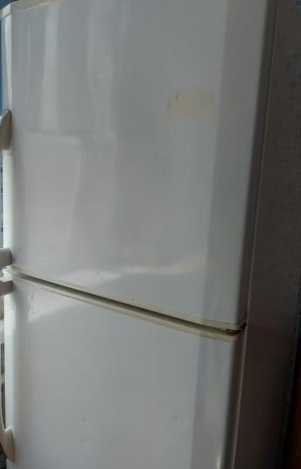 Холодильник моторы бұзылған запчастьқа беріледі состояниесі орташа