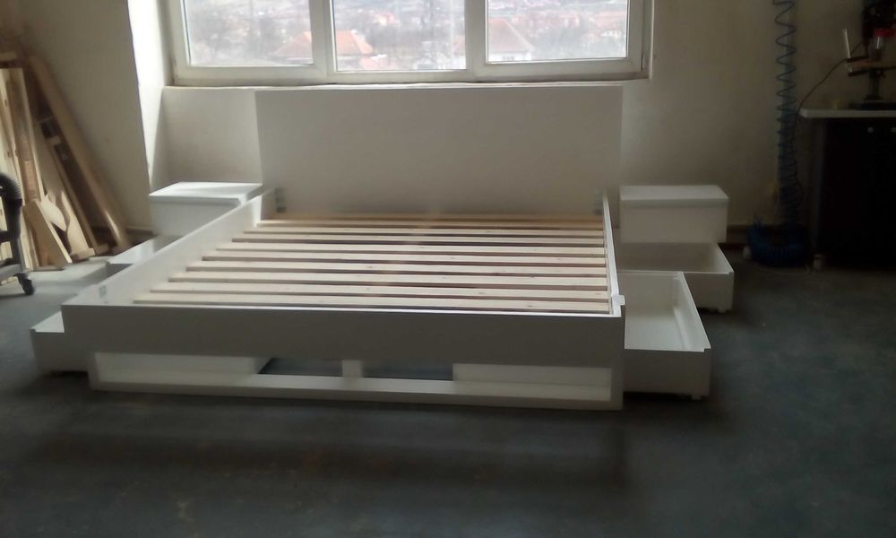 TRANSPORT GRATUIT.Pat matrimonial din lemn masiv cod 212