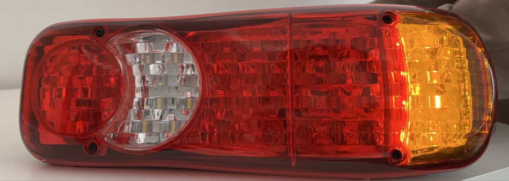 КОМПЛЕКТ LED стоп 5 функции 24V за камион, бус, ремарке (мигач/габарит/мъгла)