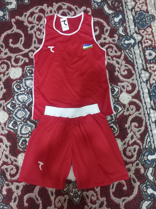 Boks uchun forma rangi: qizil razmer:46