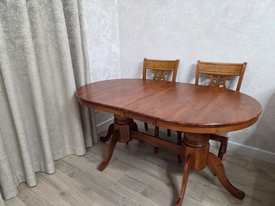 Продам стол со стульями ковер в подарок