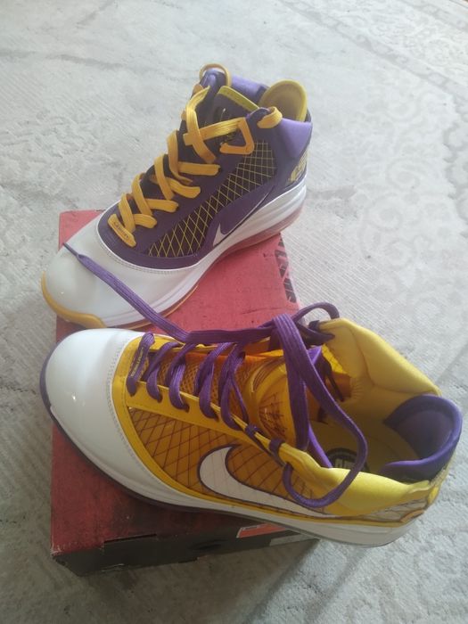 Продам кроссовки новые