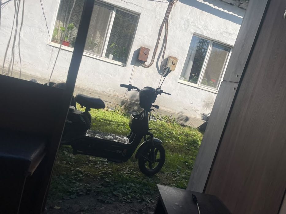 Продам скутер ск8