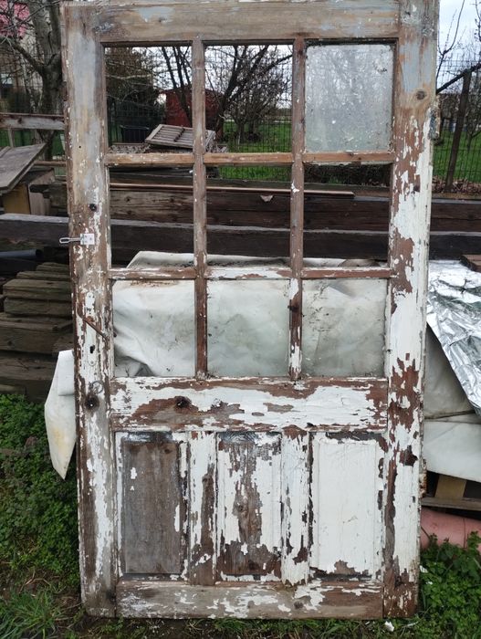 Vand usi vintage de peste 100 de ani cu balamale, manere din alama .