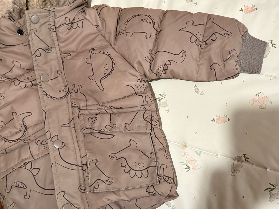 Geacă puffer cu căptușeală sherpa și glugă cu blană artificială