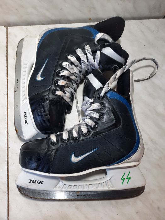 Patine hochei hochey 44 Nike marime  36 ( 22,5 cm)