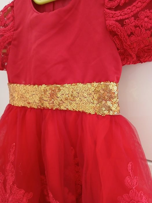 Червени рокли по 7 лв