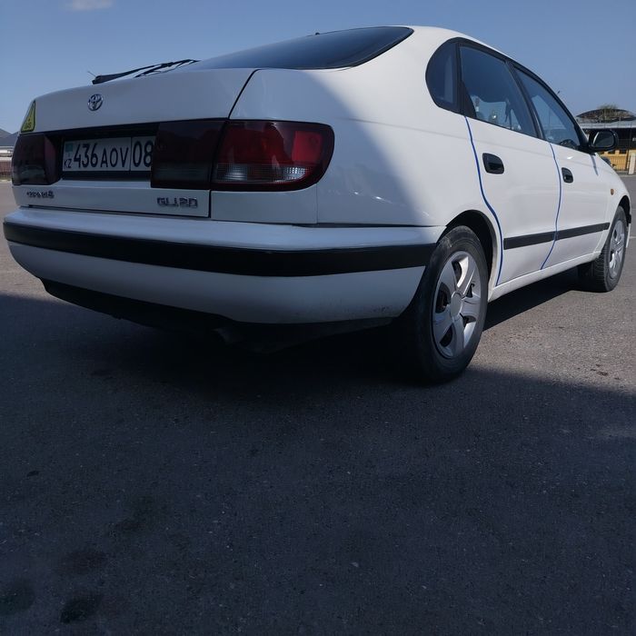 Тоёта карина е в