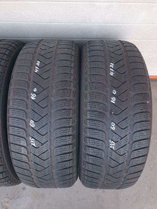 Зимни гуми 4 броя PIRELLI SottoZero3 215 60 R16 дот 4722