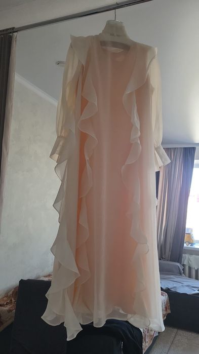 Платье нарядное длинное