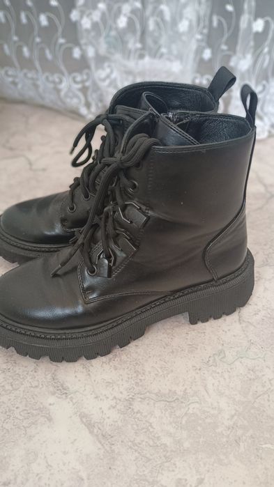 Продам детскую обувь