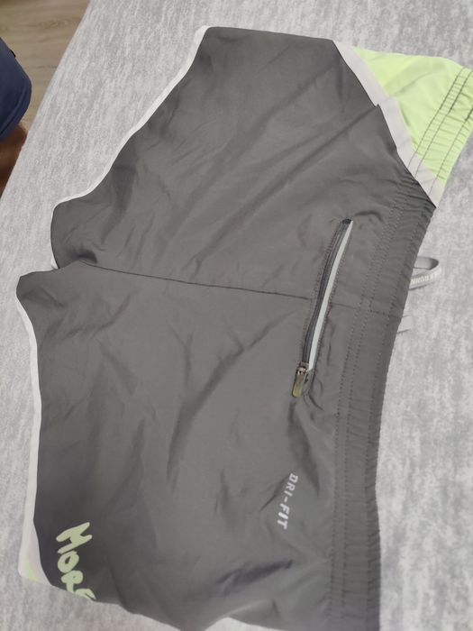 Pantaloni scurți Nike mărimea XS