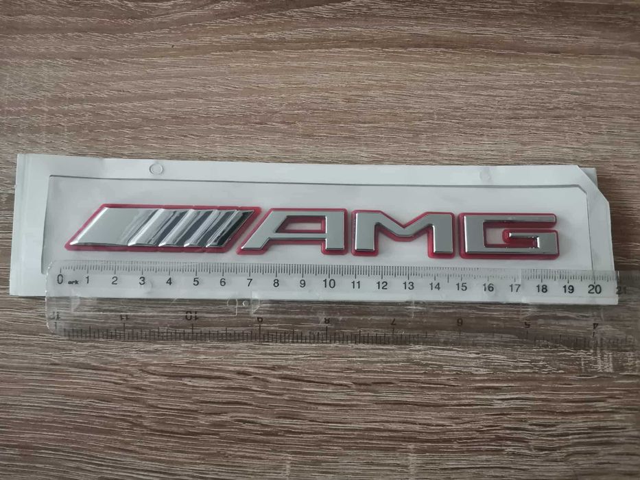 Mercedes Benz AMG сребриста емблема с червен кант