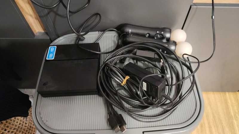 Playstation sony PS4 cu manete si Casca VR