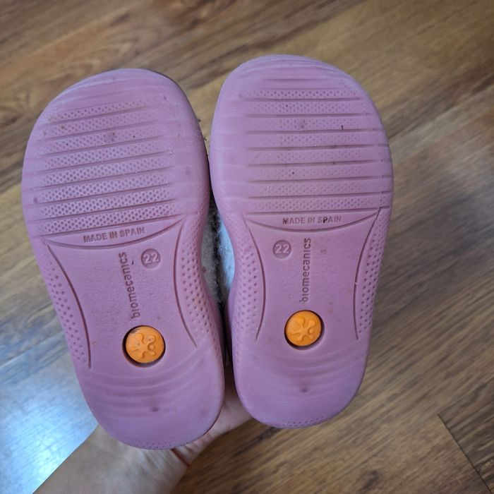 Детски пантофи - "Biomecanics" и" боси обувки "  много запазени (изпра