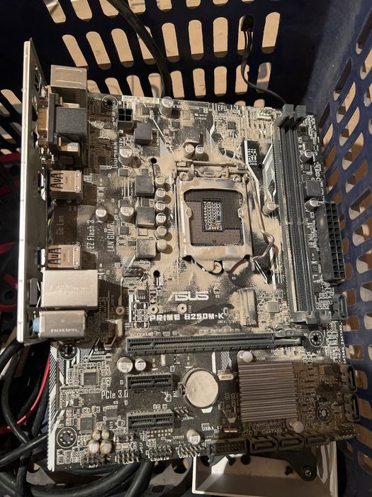 Материнская плата Asus Prime B250M-K и много запчастей на компьютер