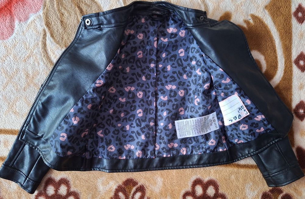 Продам куртку детскую