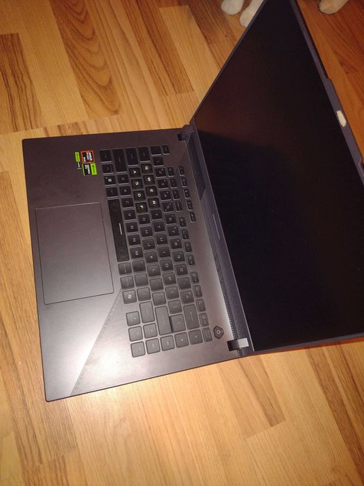 Laptop Gaming ASUS ROG Strix G16 cu procesor AMD Ryzen 9 9955HX pana la 5.4GHz, 16", 165Hz, IPS, 32GB DDR5 RAM, 1TB SSD, NVIDIA GeForce RTX 5050 8GB