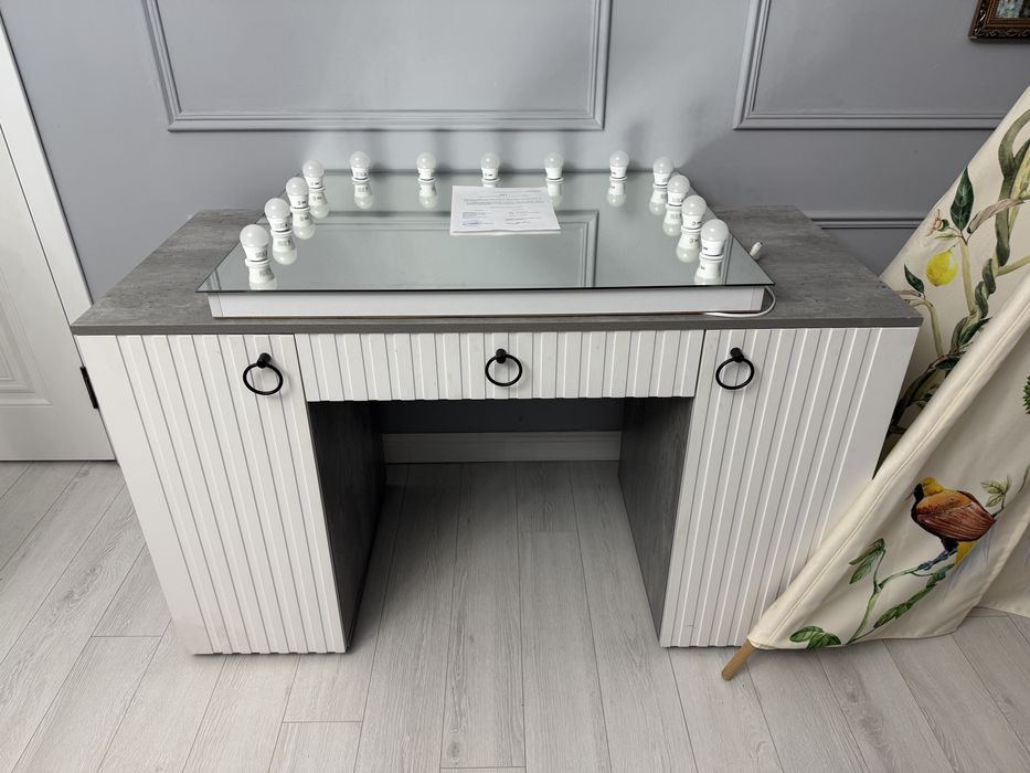 Трюмо/стол с зеркалом