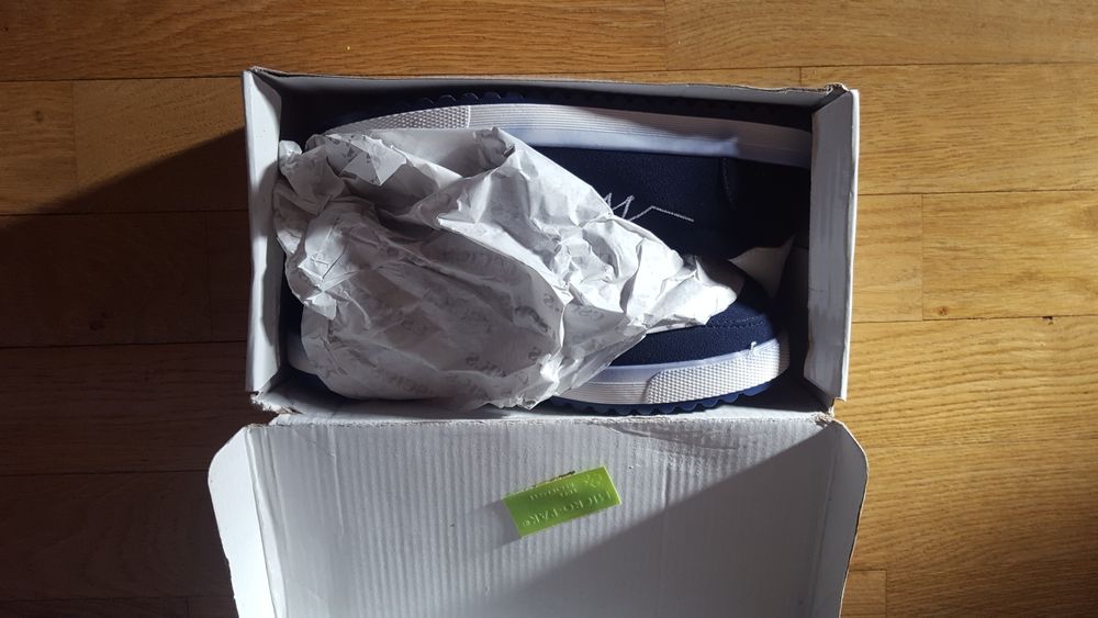 Pantofi sport. Noi. Livrez personal în Sibiu. Trimit curier