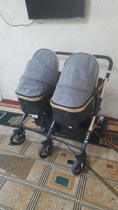 Egizaklar uchun aravacha