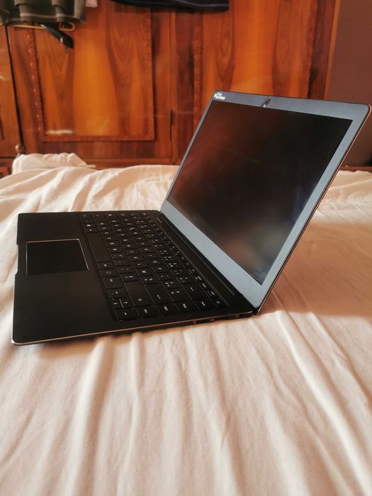 Laptop ultraportabil  Unowhy Y13  foarte subtire,defect,nu porneste