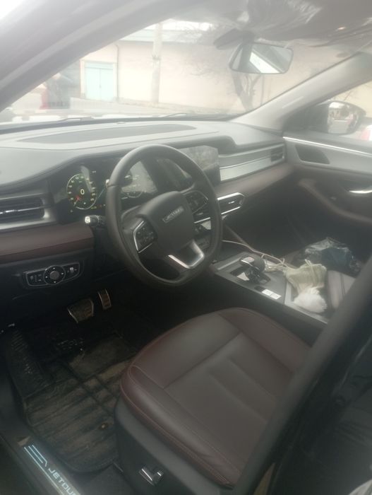 Moshina yangi ayol kishi mingan benzinda yurgan 95 da toza 25000.$