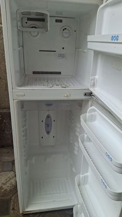 Холодильник двухкамерный