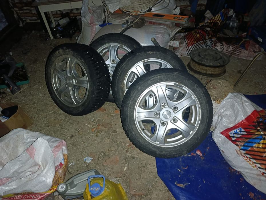Продам шины с титаном от Нивы