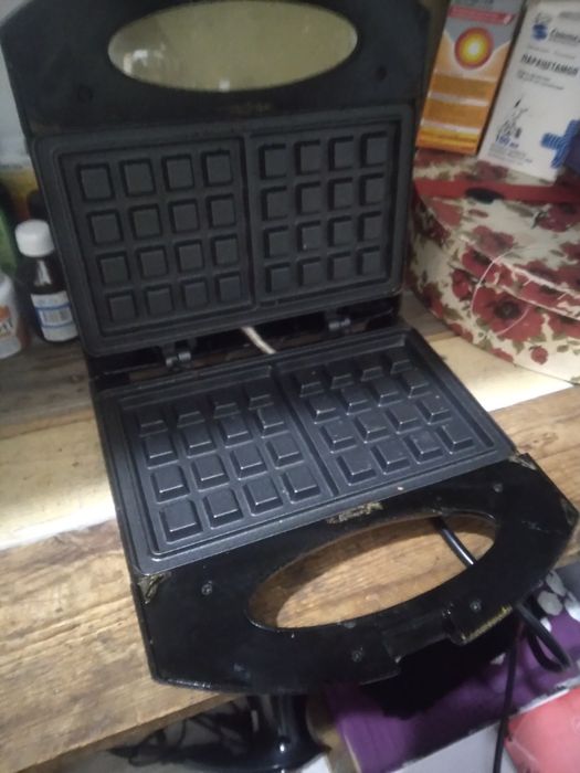 Продам вафельницу в хорошем состоянии