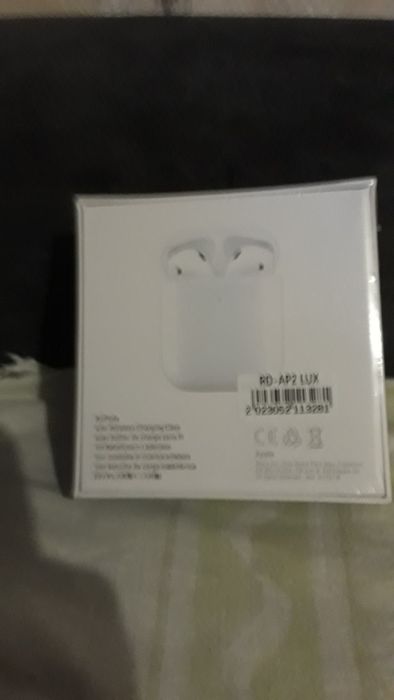 AirPods  новые в полном конплекте