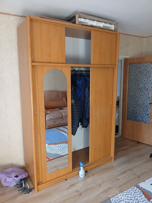 Dulap cu 3 usi impecabil