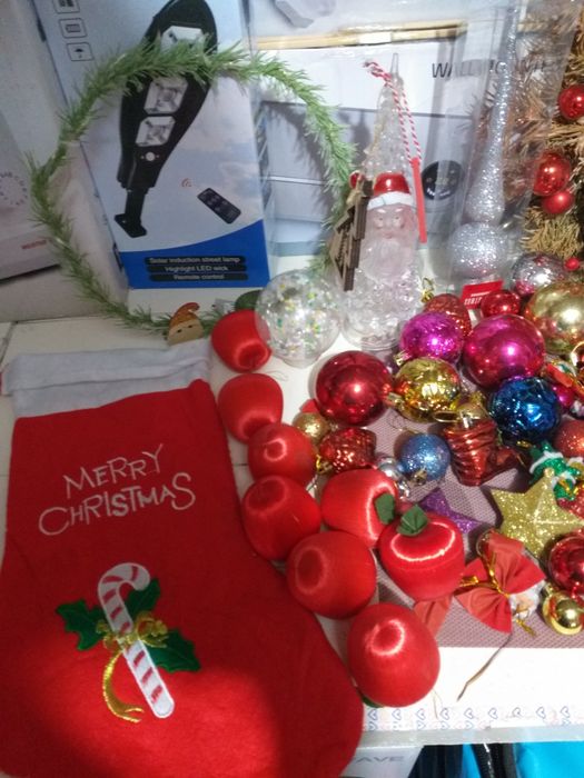 Lot Decoratiuni de Craciun Beteala.Globuri