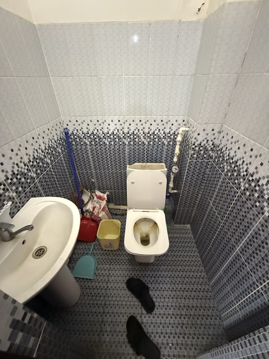 Termiz sh, vokzal TISU turist politsiya oldida 62 mkv, 2 xona